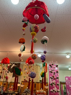 色鮮やかなつるし雛