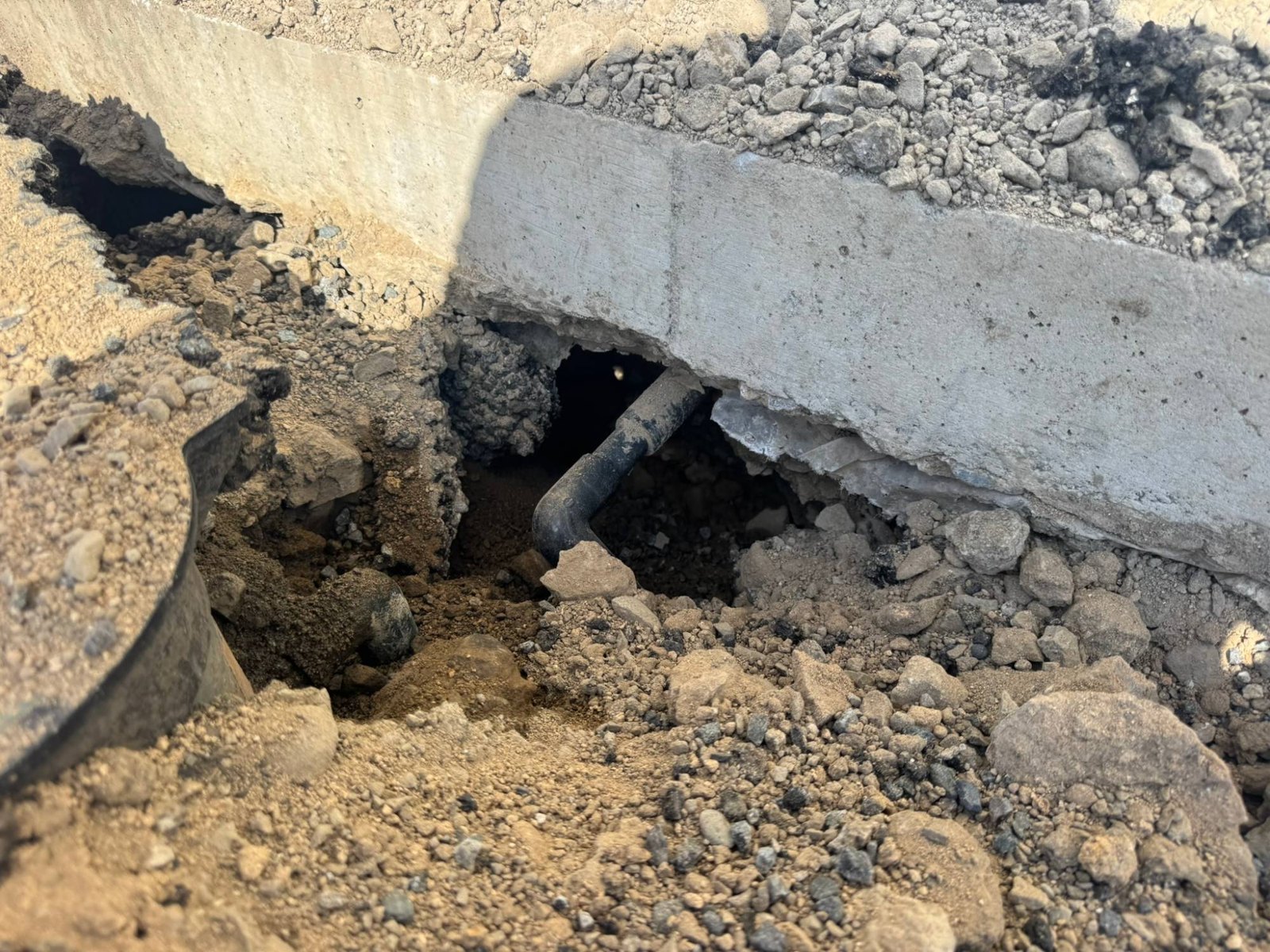 建物の基礎の下にできた空洞